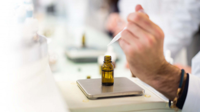 How to Become a Perfumer: The Complete Guide